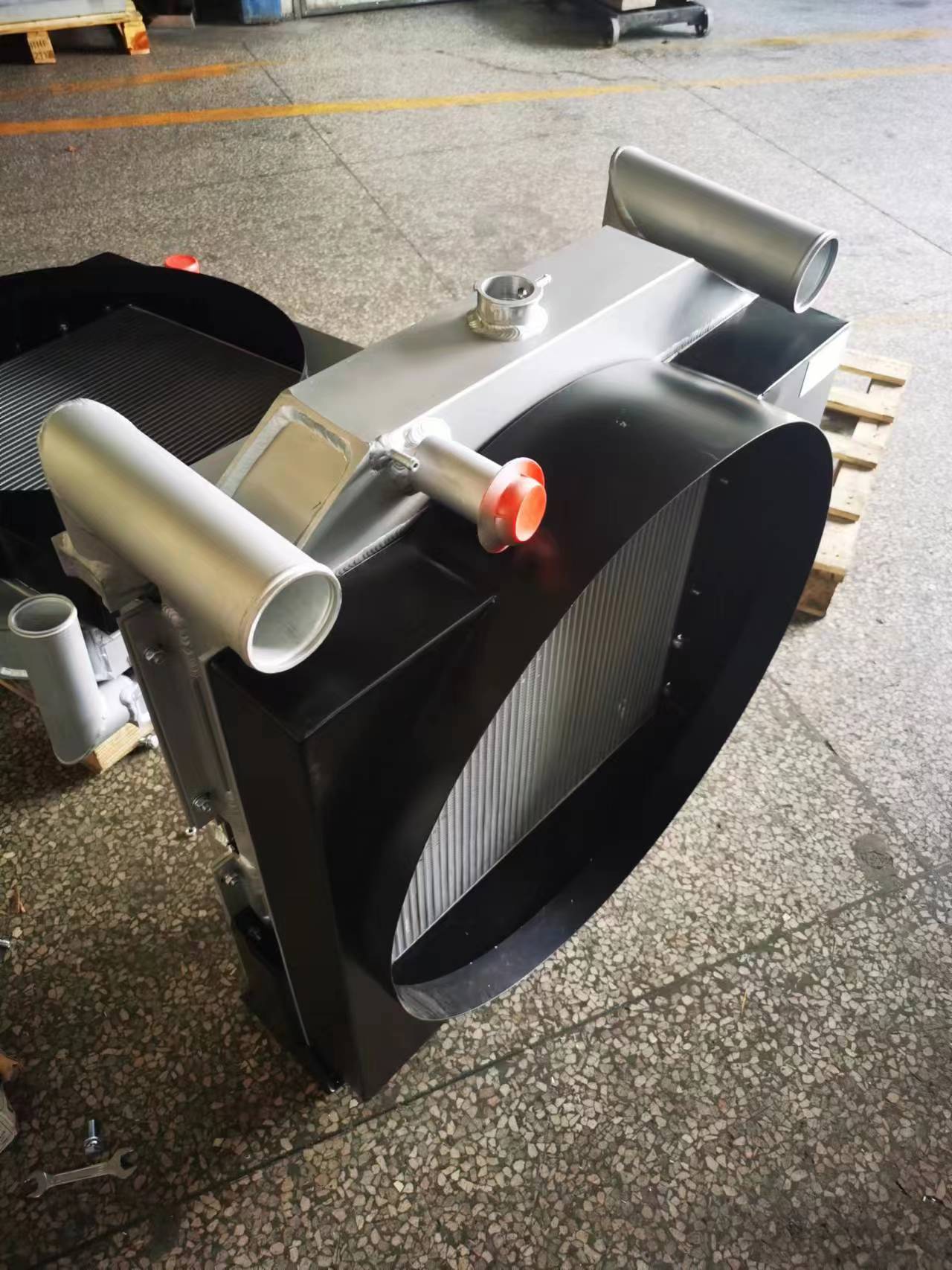 压路机散热器